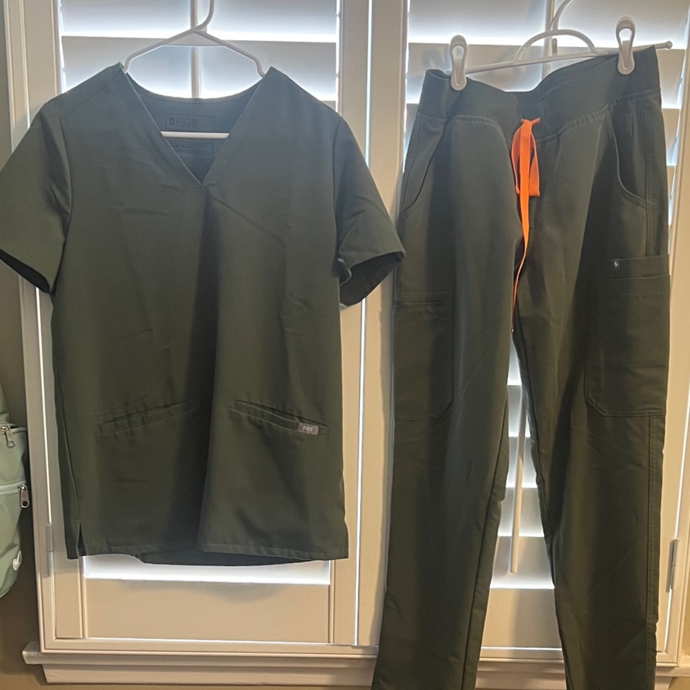 Figs Olive Green Scrub Set